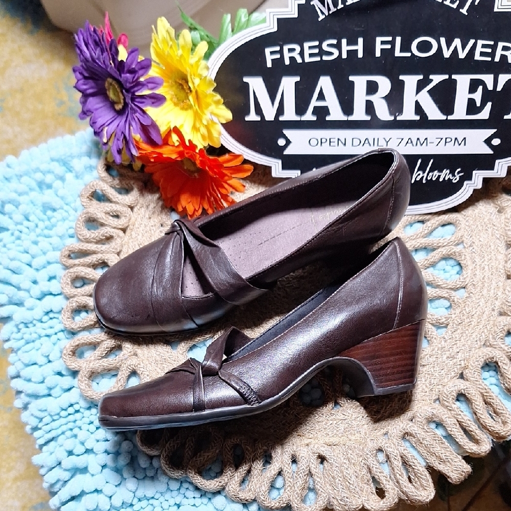 Clarks Brown Leather Twist-Detail Block Heel Pumps